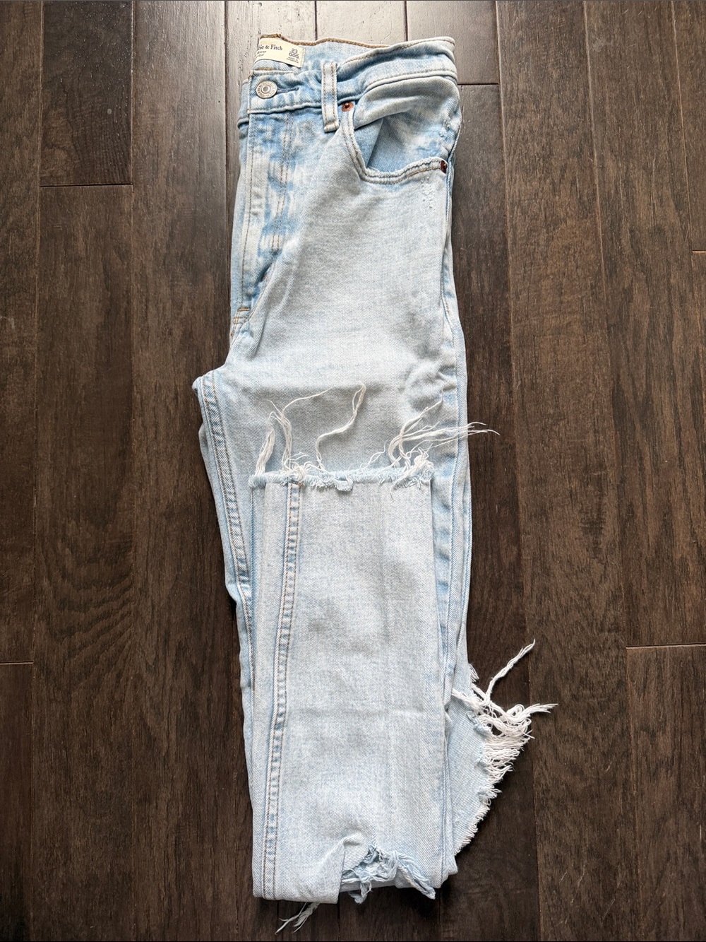 Abercrombie & Fitch High-Rise Skinny distressed raw hem